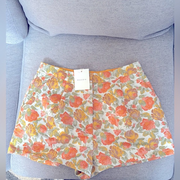 Moodie embroidered Button Zipper Shorts Sz L summertime shorts zipper - Picture 1 of 4